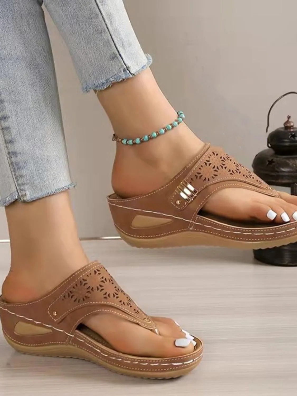 Chic Detailed Thong Style Sandals