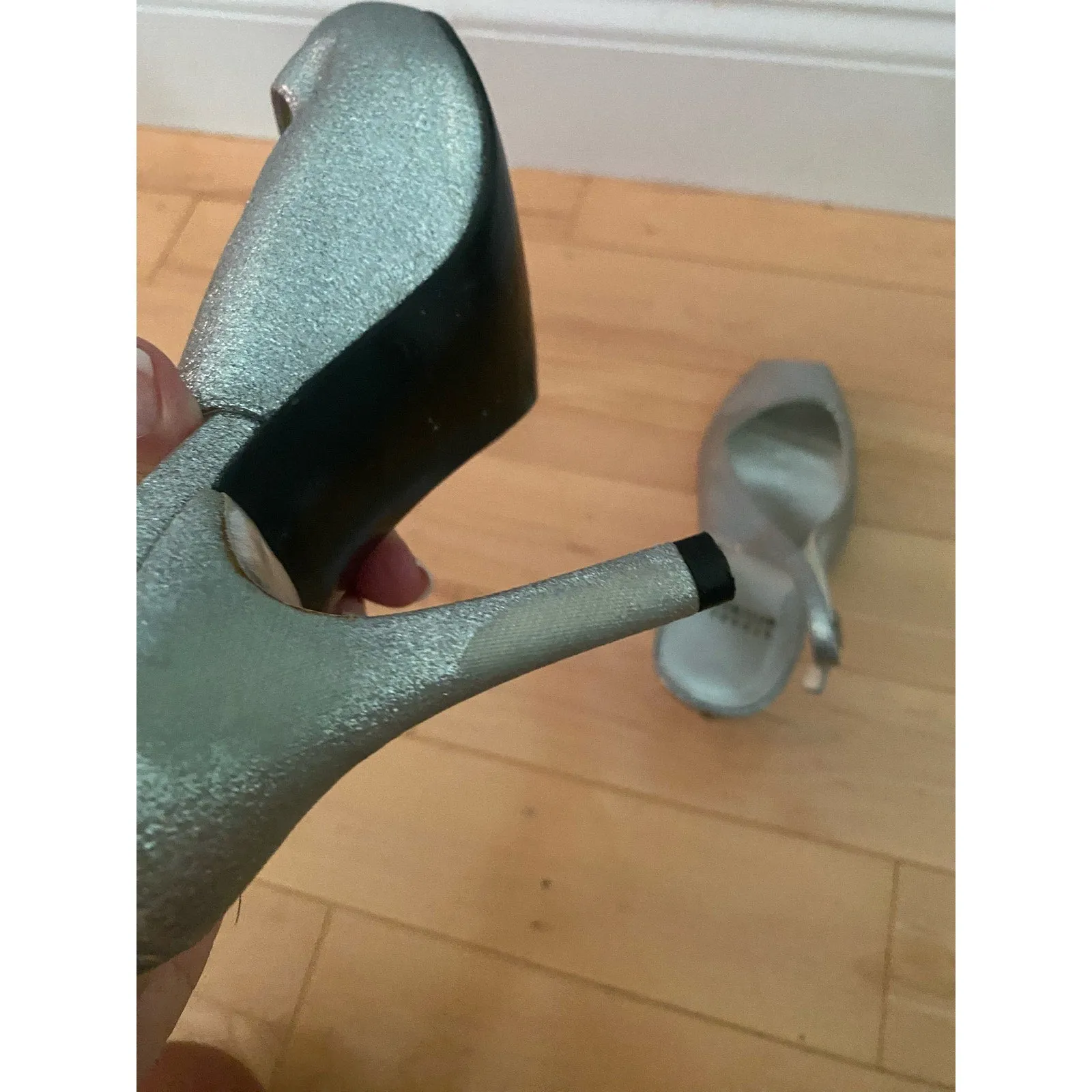 Stuart Weitzman Silver Glitter Slingback Peep-Toe Heels Size 8